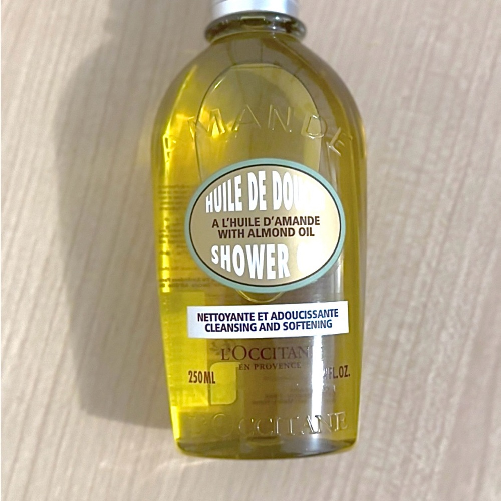 L'Occitane Almond Shower Oil - Yellow